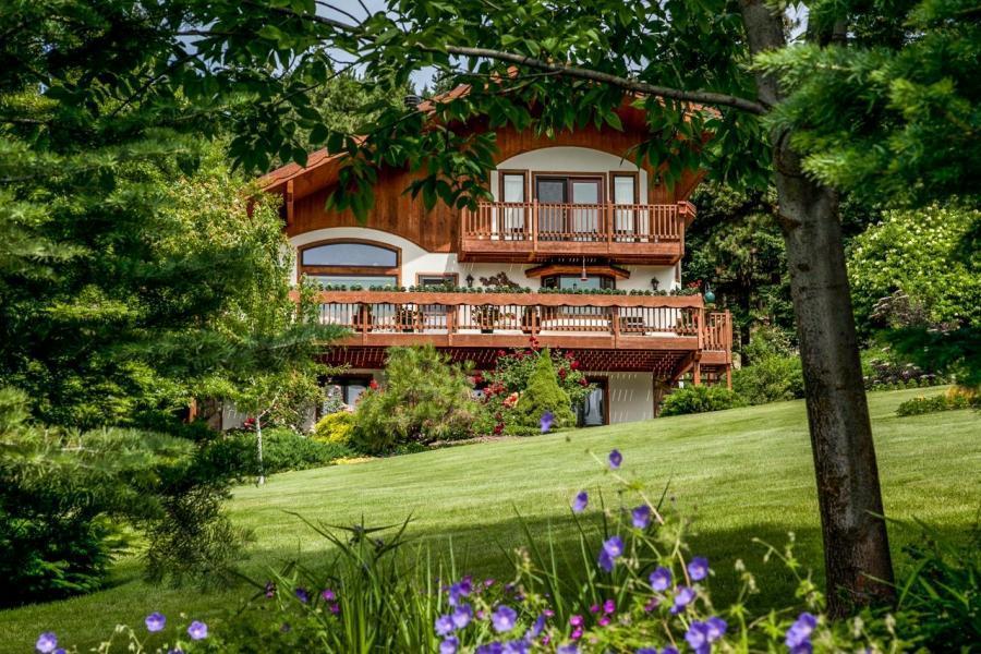 Fox Den Bed and breakfast